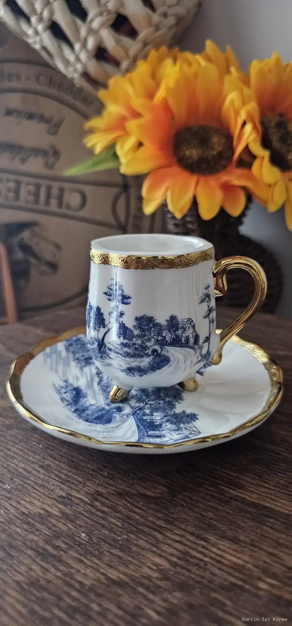 Nostaljik Mavi Manzara Desenli, Altın Yaldızlı Ayaklı Kahve Fincanı